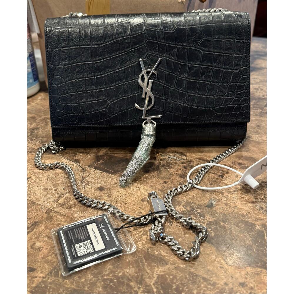 Saint Laurent- classic Monogram tassel crossbodybag crocodile embossed leather.